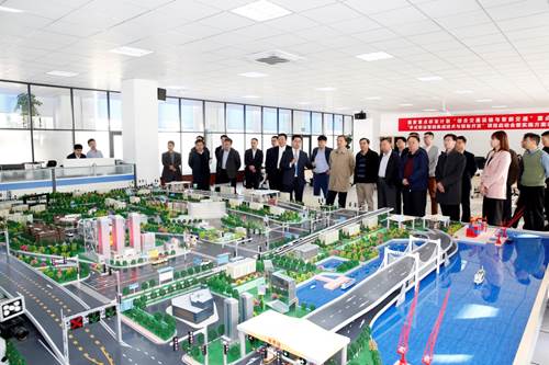 国家重点研发计划“综合交通运输与智能交通”重点专项项目启动会在我校成功举行，聚焦多式联运智能集成技术与装备开发