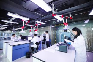 悦刻relx推出全新产品阿尔法，自主研发萃释技术升级用户服务体验